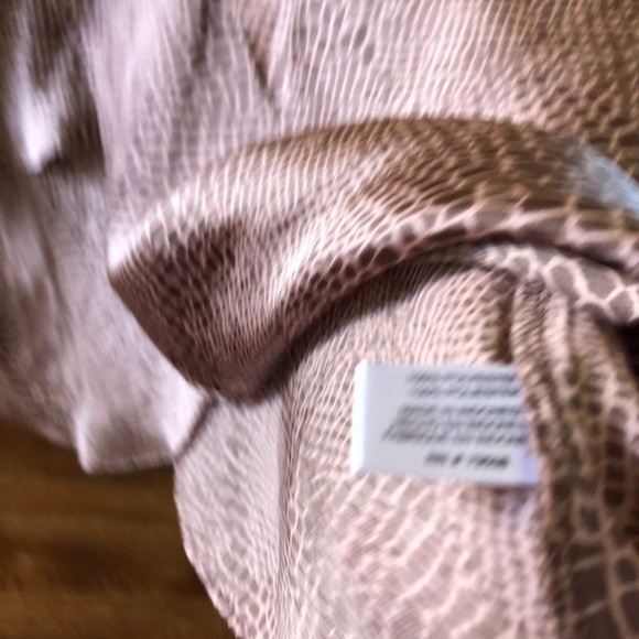 Violet & Claire pink mini giraffe print career top in size S - Picture 6 of 6